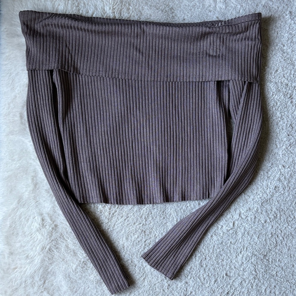 NWOT - Off-Shoulder Ribbed Long Sleeve Crop Top - Gray